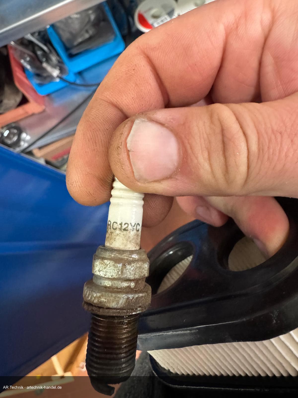 Zündkerze wechseln am Kleinmotor