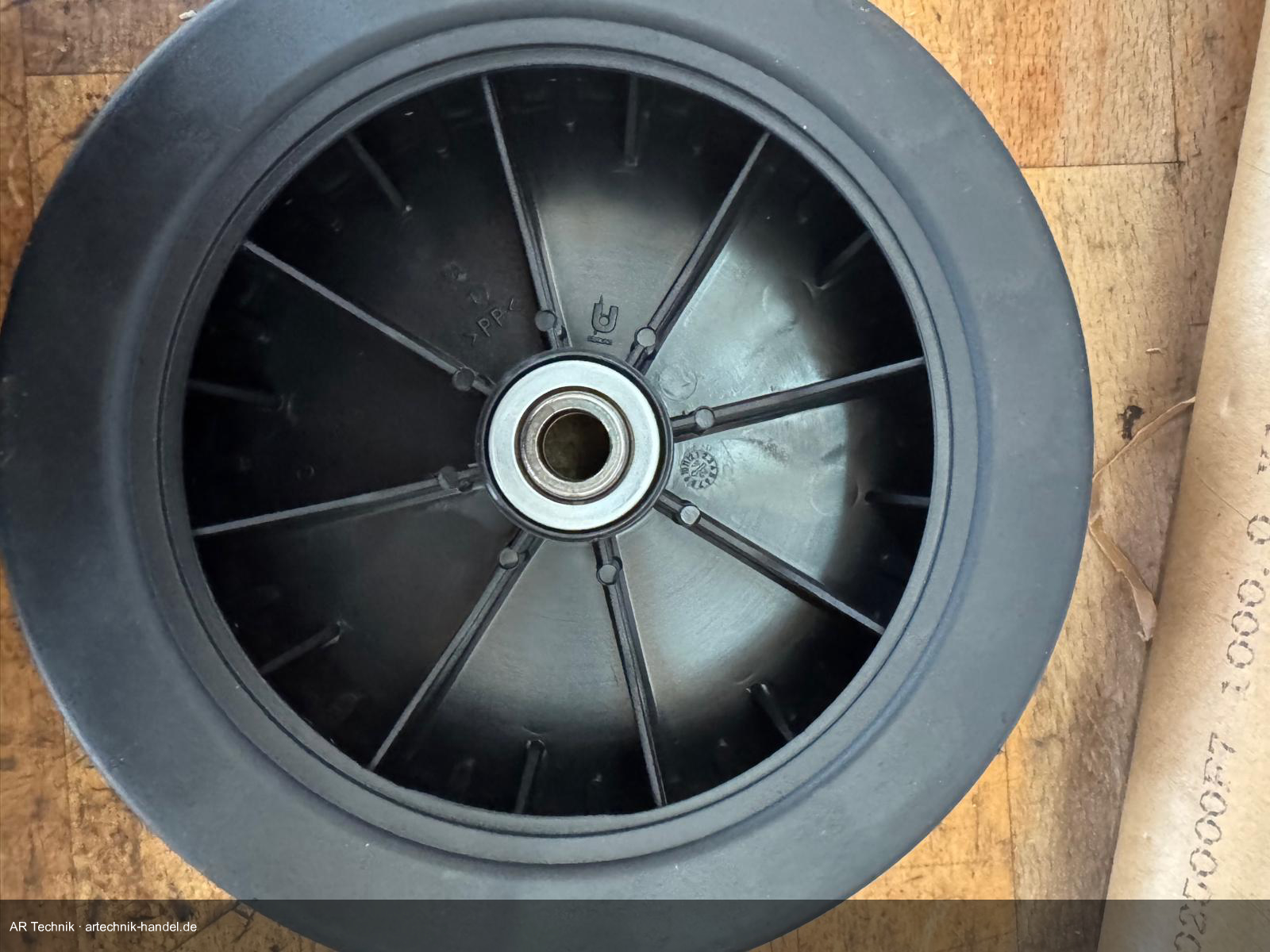 Laufrad mit frisch eingesetztem Kugellager – sicherer Sitz in der Nabe