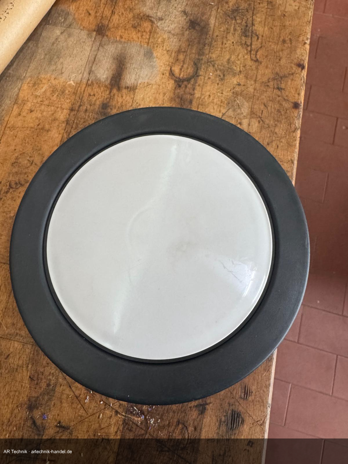 Laufrad mit Nabenkappe – bei diesem Typ verdeckt die Kappe den Lagersitz