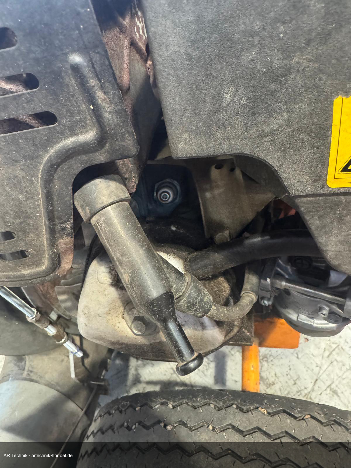 Vergasergestell mit Seilzug am Honda GX – Befestigungspunkte