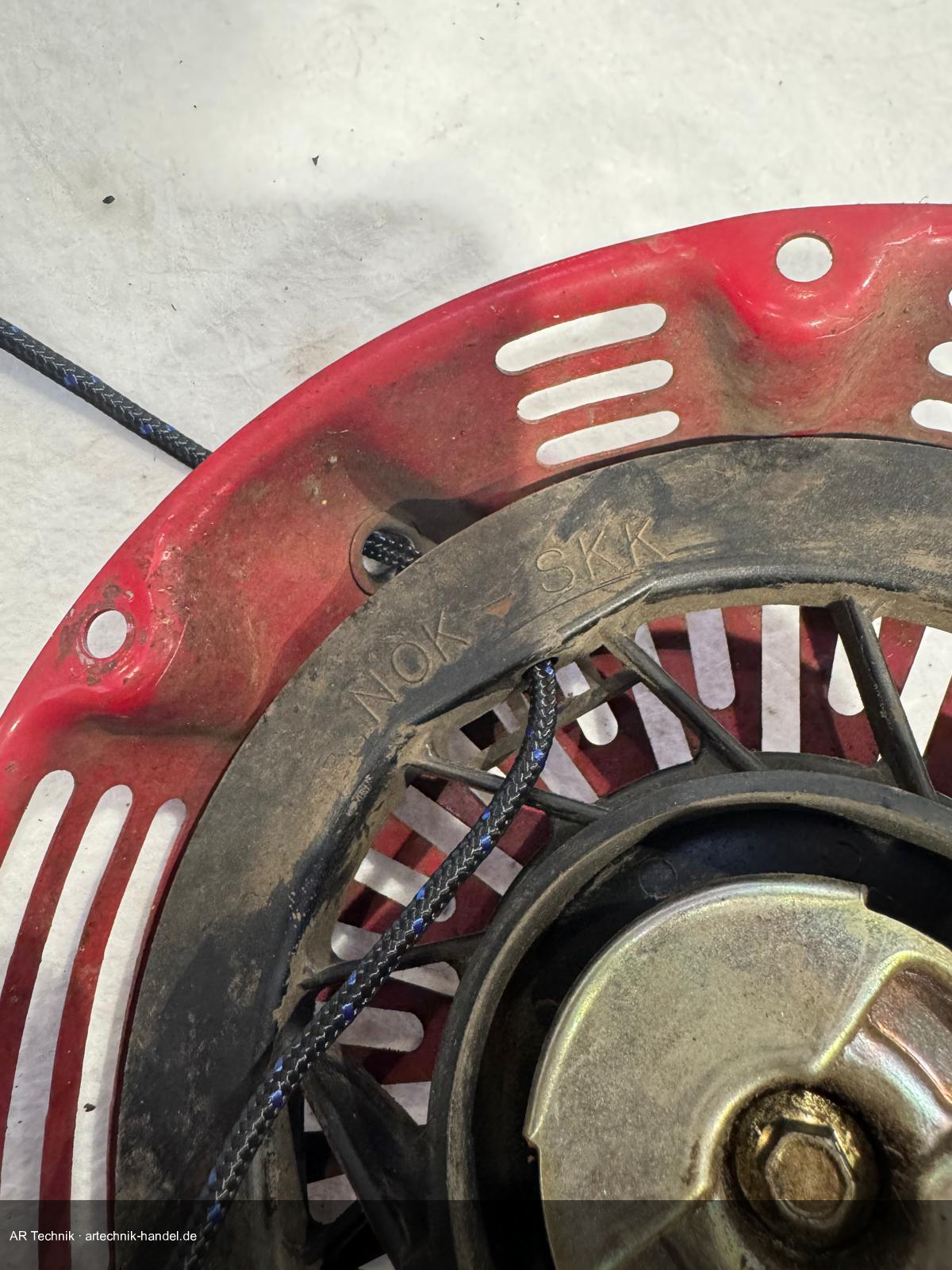 Neues Seil am Startknauf befestigt