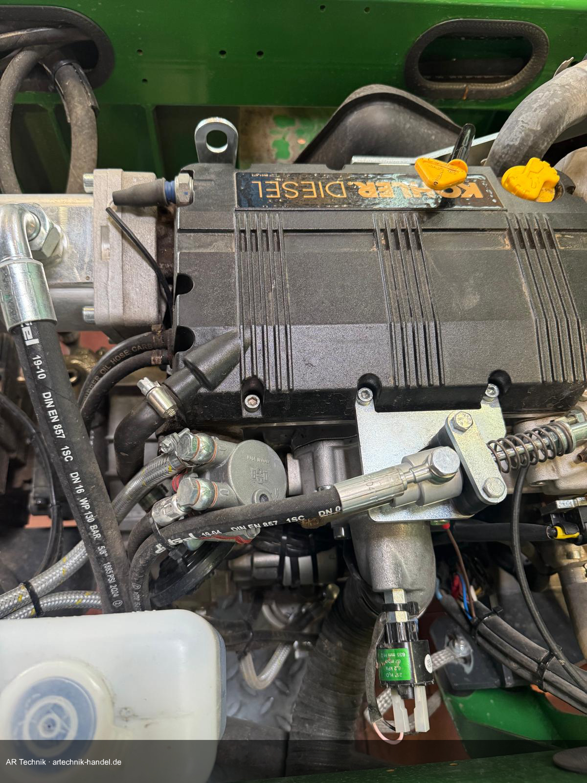 Kohler Diesel Motor im Schmitz Mini Kipper – Motorraum Überblick vor dem Filtereinbau