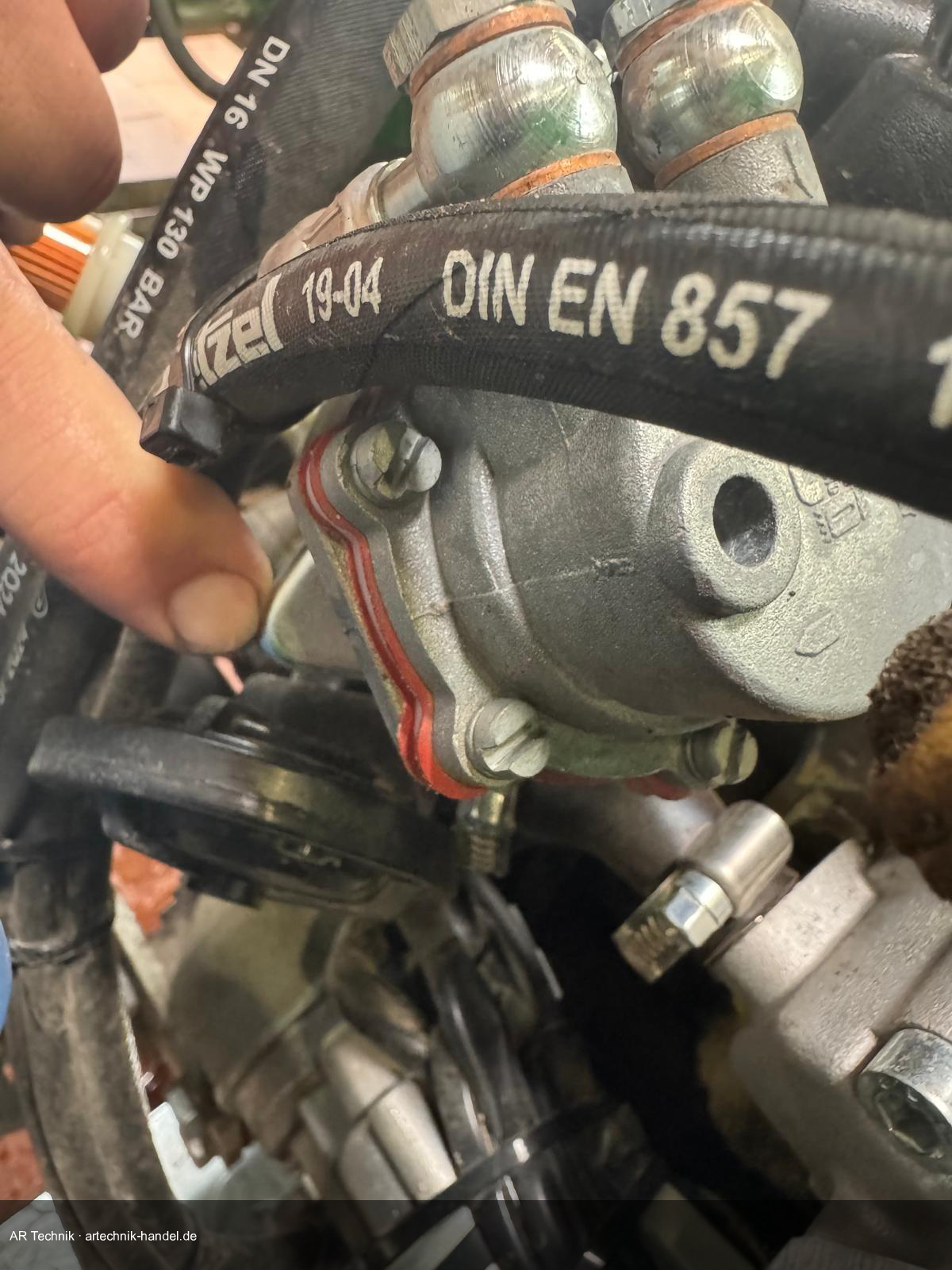 Vorförderpumpe Nahaufnahme – Dichtung und Anschlüsse nach dem Einbau kontrollieren